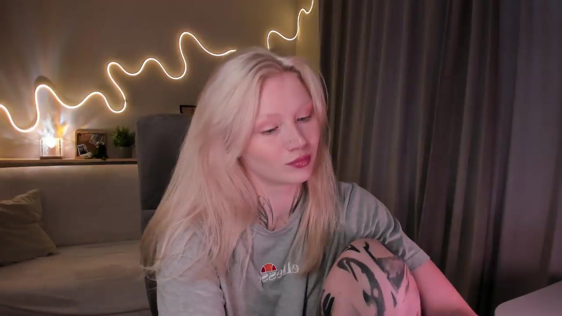 Gallery image thumbnail from euphoriadance's myfreecams stream on, 09/04/2026, 07:41 image 4 of 20