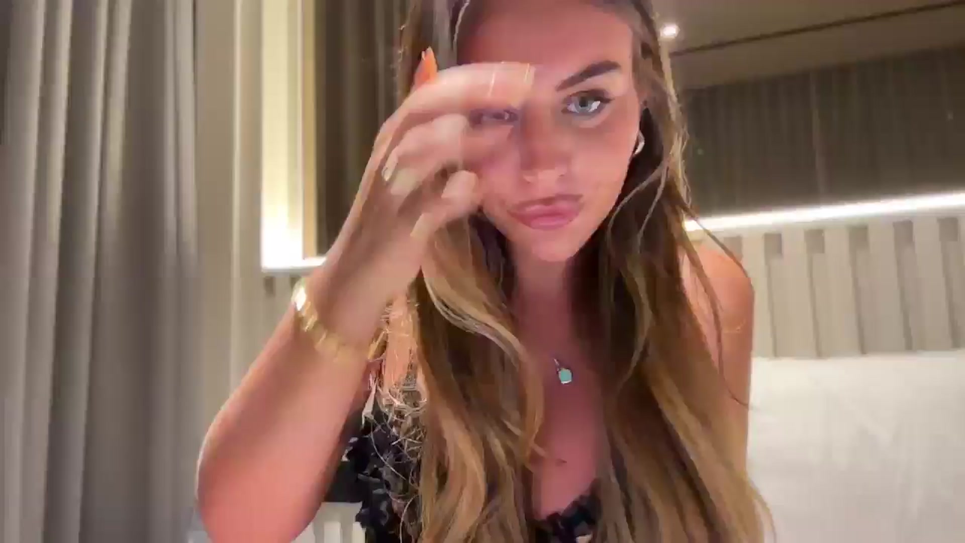 Gallery image thumbnail from evavalentine's myfreecams stream on, 01/27/2025, 16:54 image 6 of 20