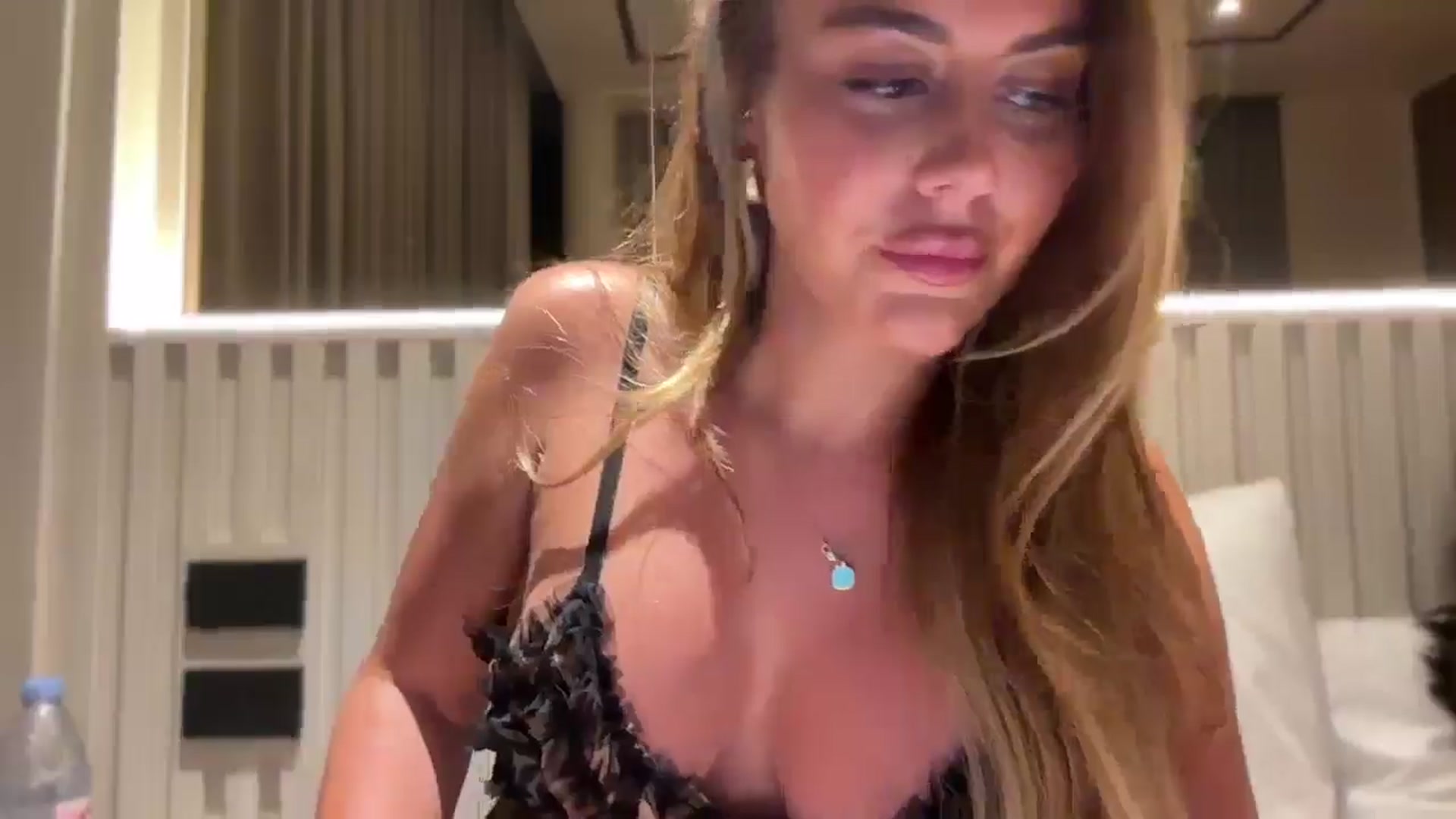 Gallery image thumbnail from evavalentine's myfreecams stream on, 01/27/2025, 16:54 image 14 of 20
