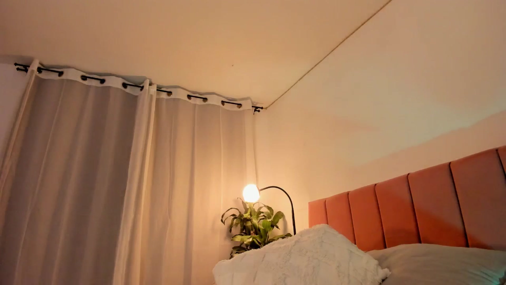 Gallery image thumbnail from evelin_santos's myfreecams stream on, 09/01/2025, 21:05 image 17 of 20