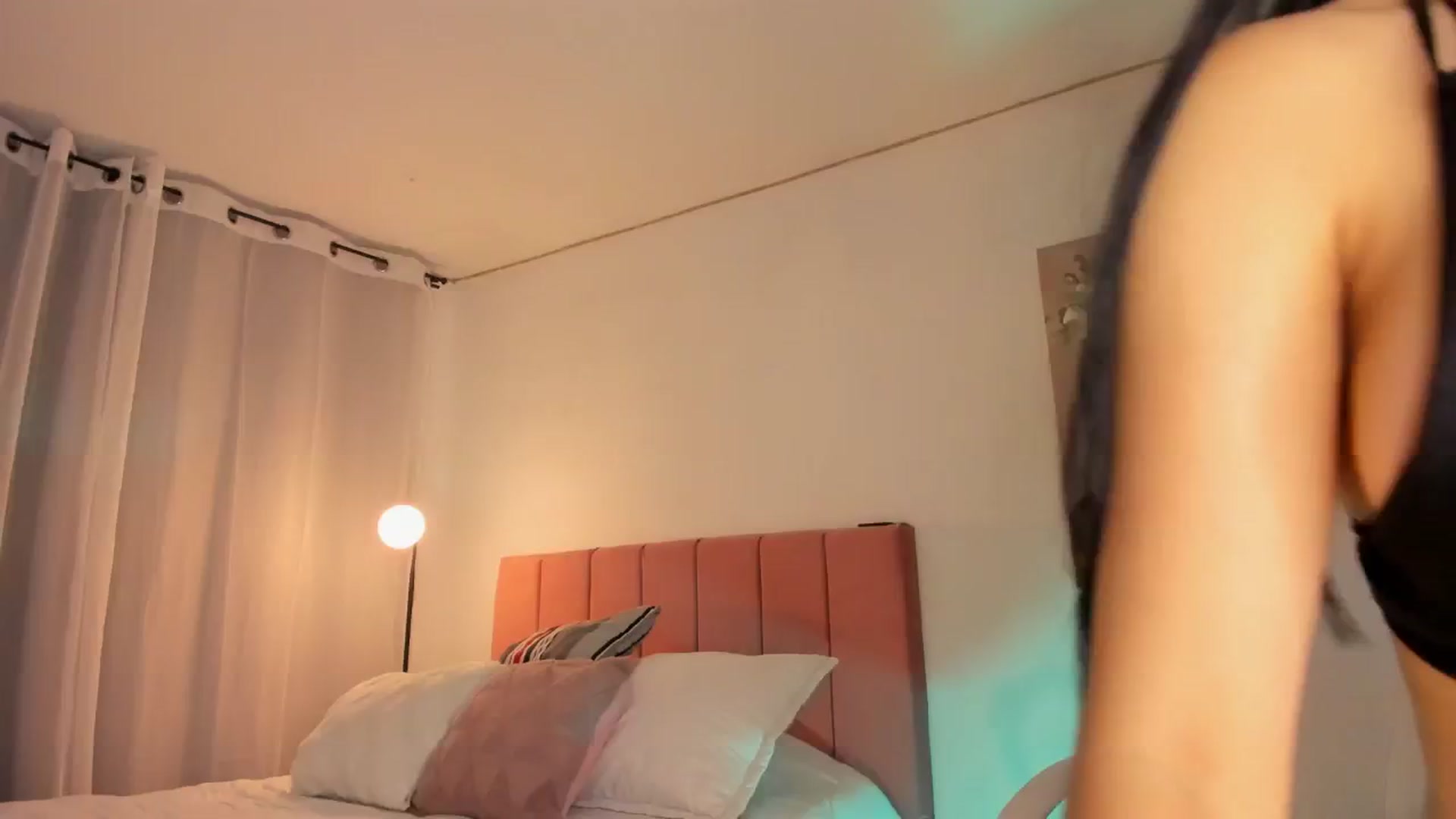 Gallery image thumbnail from evelin_santos's myfreecams stream on, 11/09/2025, 24:33 image 8 of 20