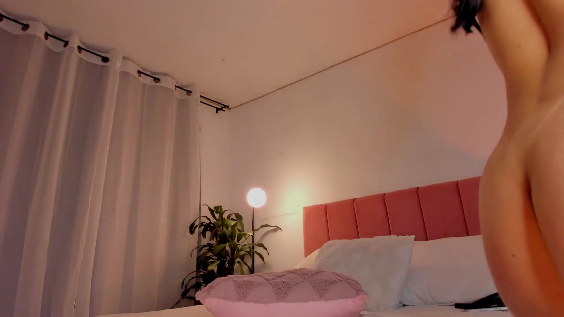 Gallery image thumbnail from evelin_santos's myfreecams stream on, 03/10/2026, 04:28 image 4 of 20