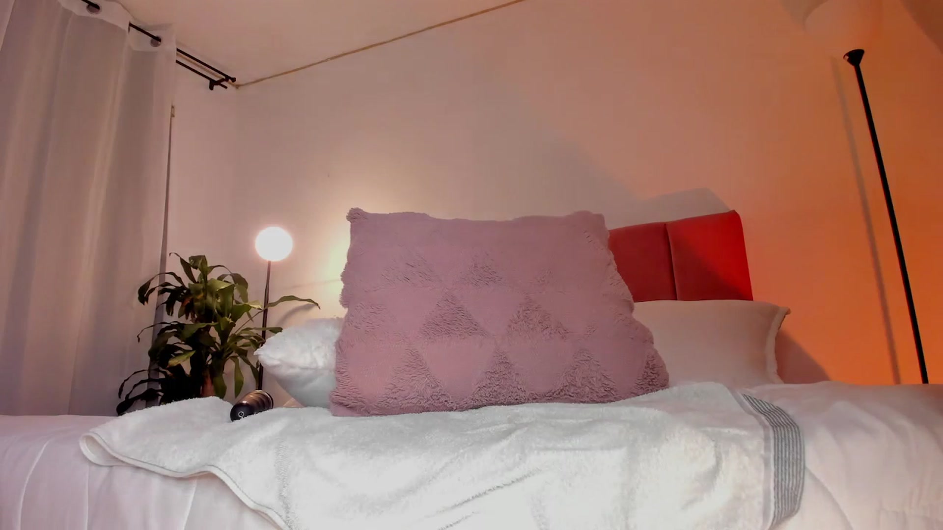 Gallery image thumbnail from evelin_santos's myfreecams stream on, 03/10/2026, 05:13 image 5 of 20
