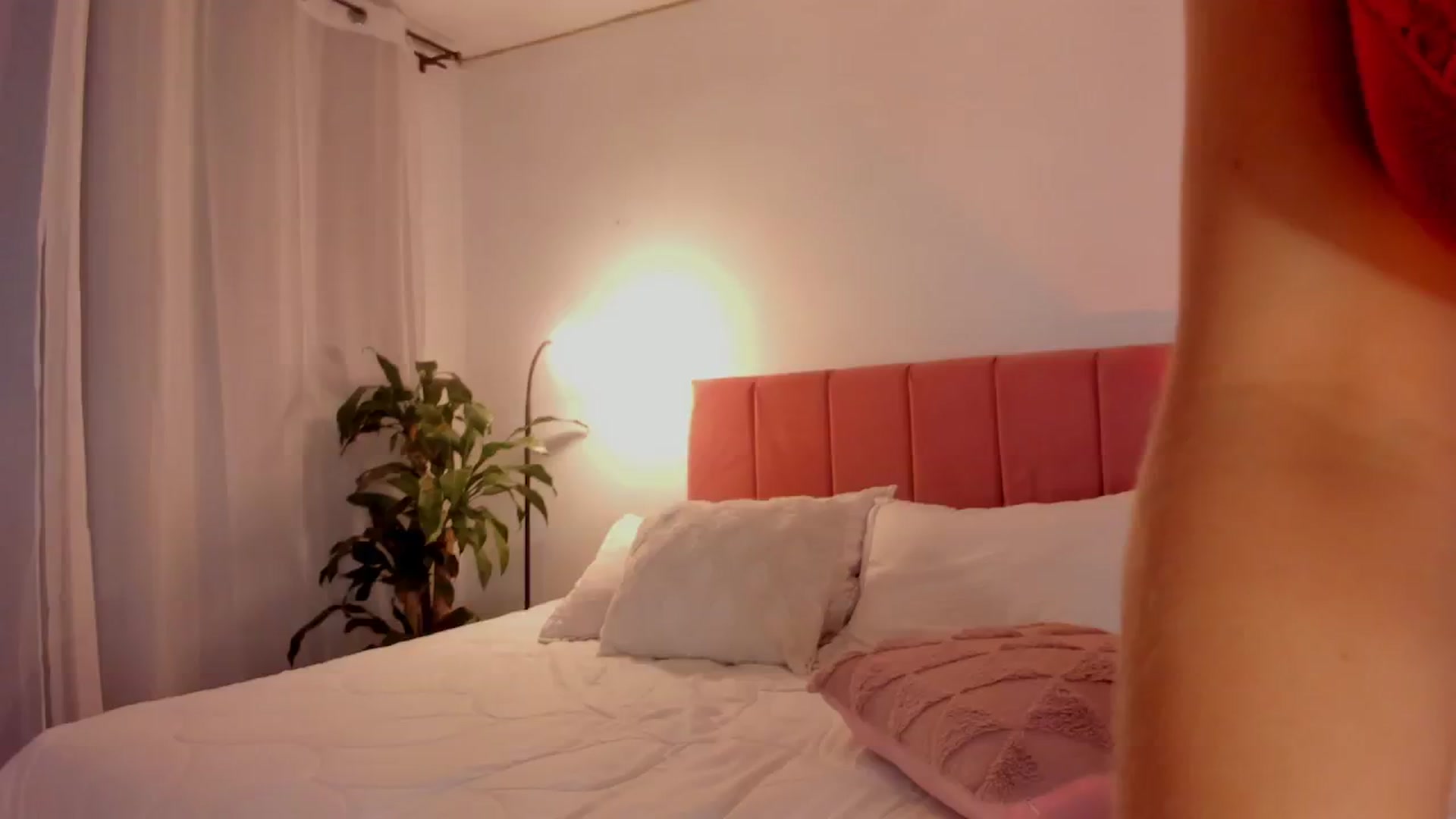 Gallery image thumbnail from evelin_santos's myfreecams stream on, 03/18/2026, 02:00 image 18 of 20