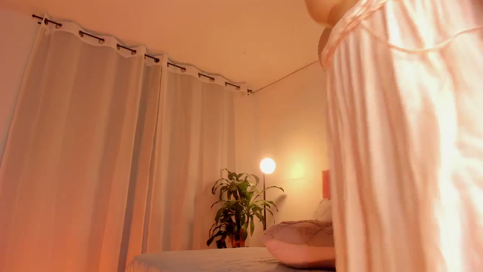 Gallery image thumbnail from evelin_santos's myfreecams stream on, 04/18/2026, 21:39 image 10 of 20