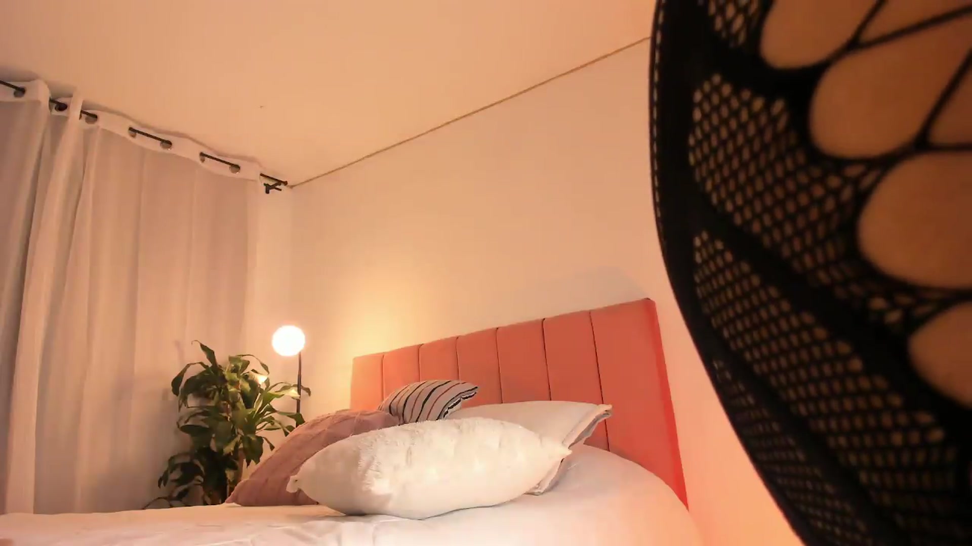 Gallery image thumbnail from evelin_santos's myfreecams stream on, 05/04/2026, 22:07 image 5 of 20