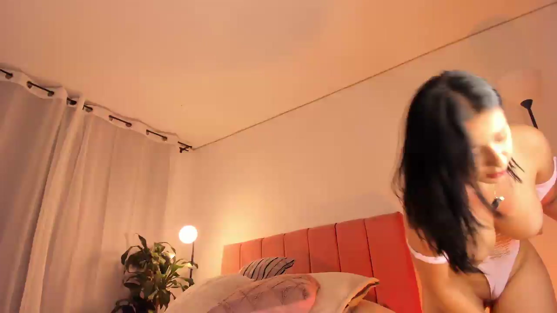 Gallery image thumbnail from evelin_santos's myfreecams stream on, 05/05/2026, 24:15 image 19 of 20