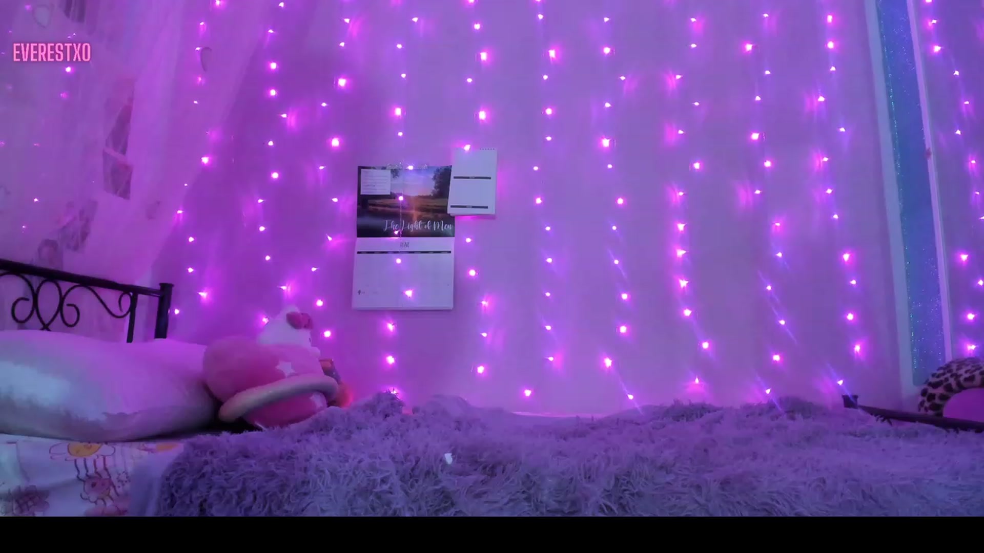 Gallery image thumbnail from everestxo's myfreecams stream on, 06/02/2023, 07:50 image 10 of 20