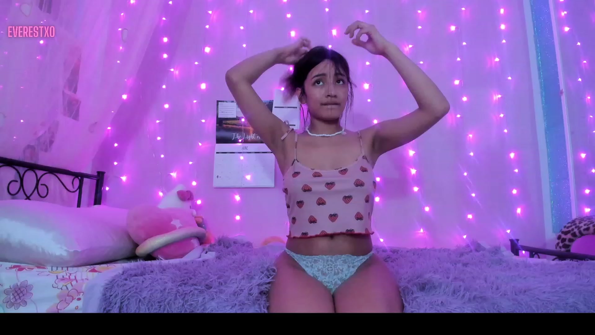 Gallery image thumbnail from everestxo's myfreecams stream on, 06/02/2023, 07:50 image 12 of 20