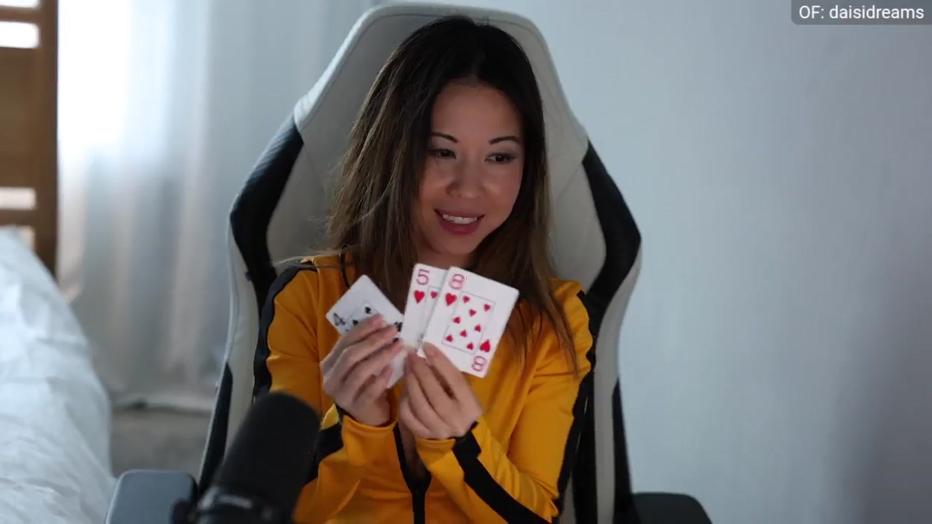 Gallery image thumbnail from fairydaisi's myfreecams stream on, 05/25/2024, 23:34 image 18 of 20