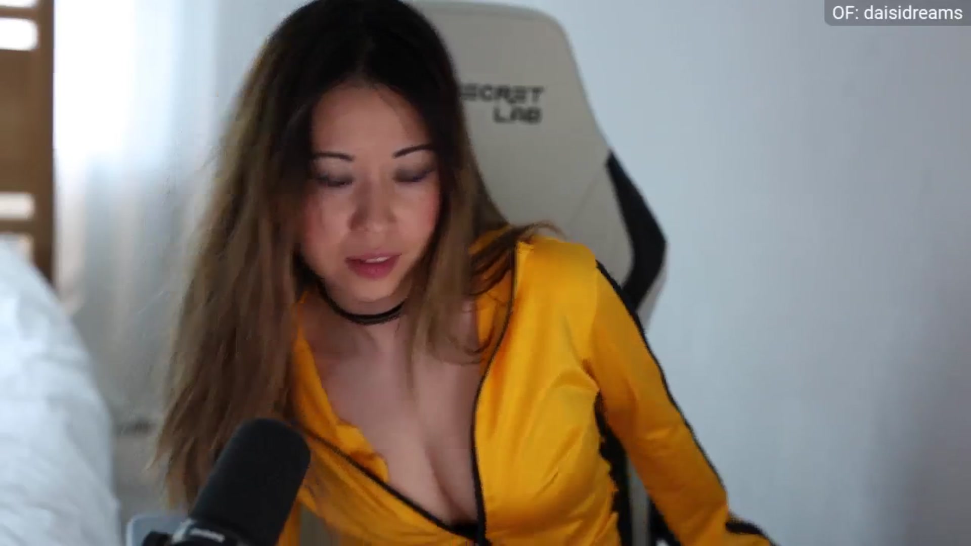 Gallery image thumbnail from fairydaisi's myfreecams stream on, 05/25/2024, 23:34 image 14 of 20