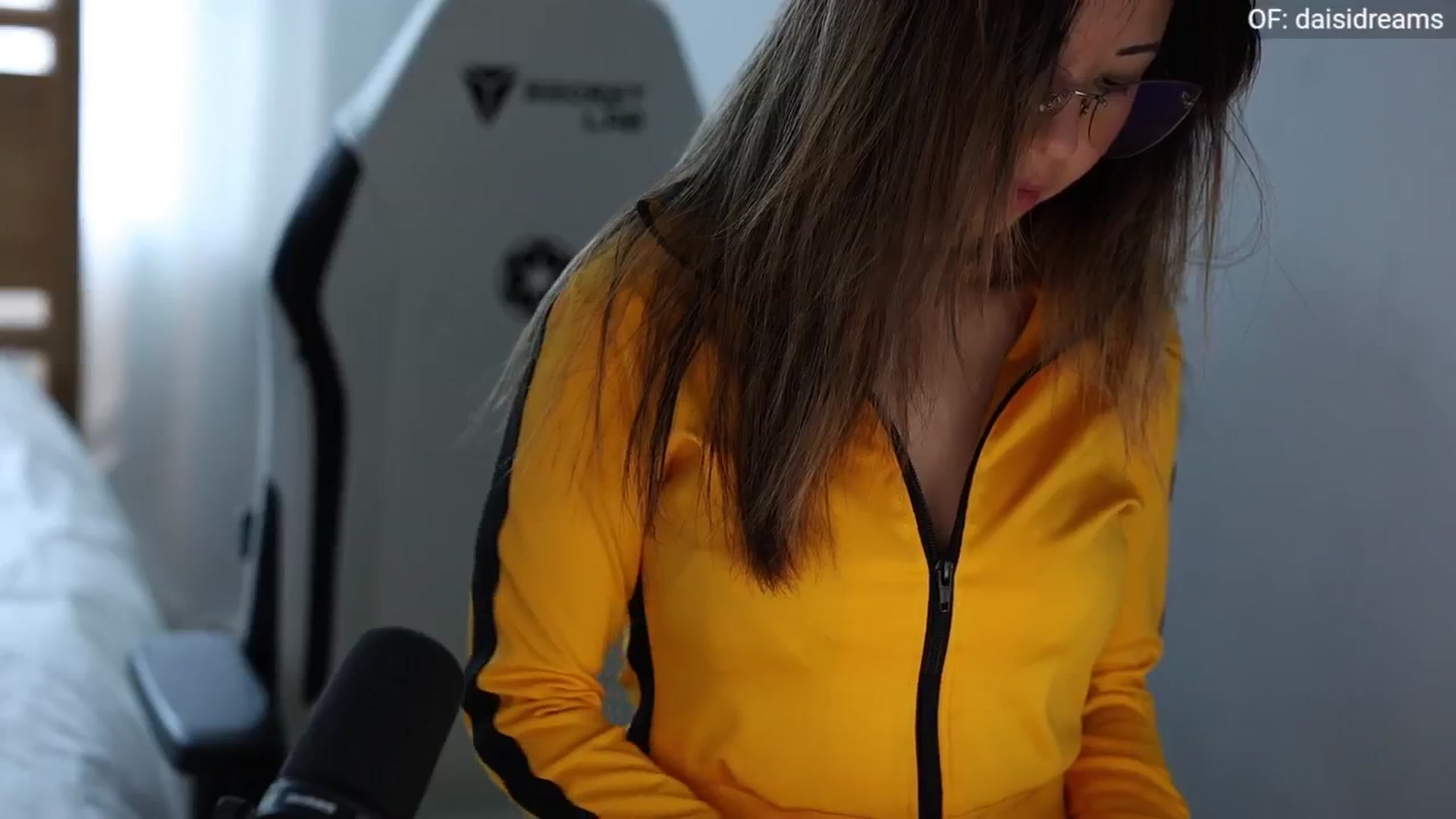 Gallery image thumbnail from fairydaisi's myfreecams stream on, 05/25/2024, 23:34 image 10 of 20