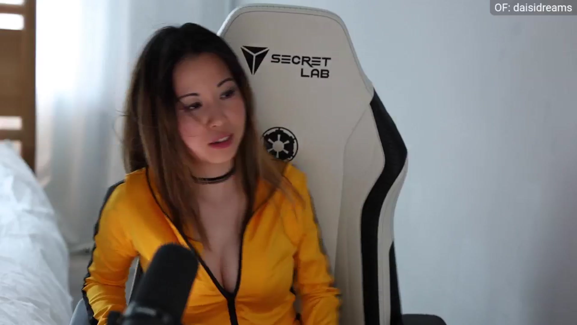 Gallery image thumbnail from fairydaisi's myfreecams stream on, 05/25/2024, 23:34 image 17 of 20