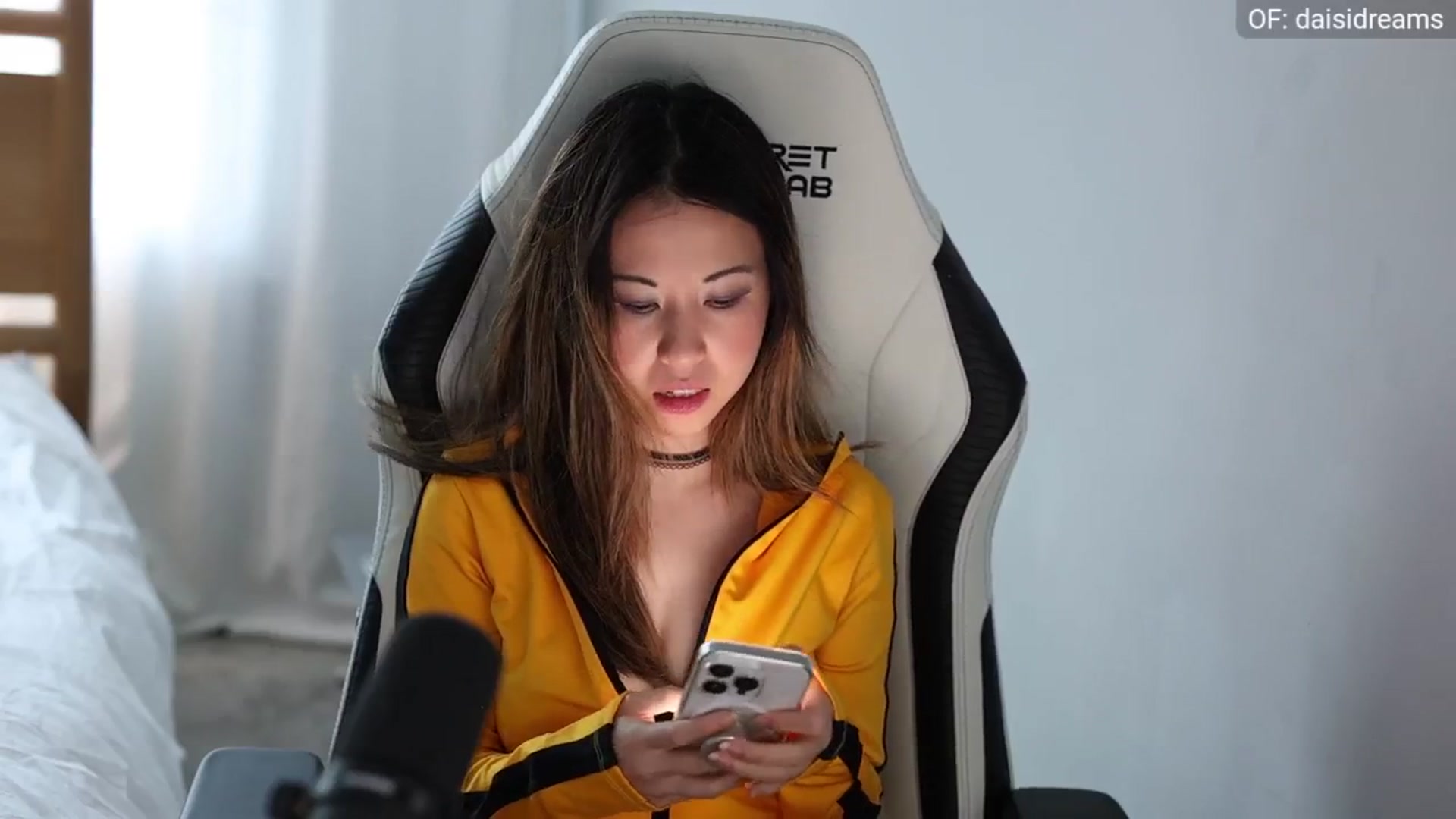Gallery image thumbnail from fairydaisi's myfreecams stream on, 05/25/2024, 23:34 image 15 of 20