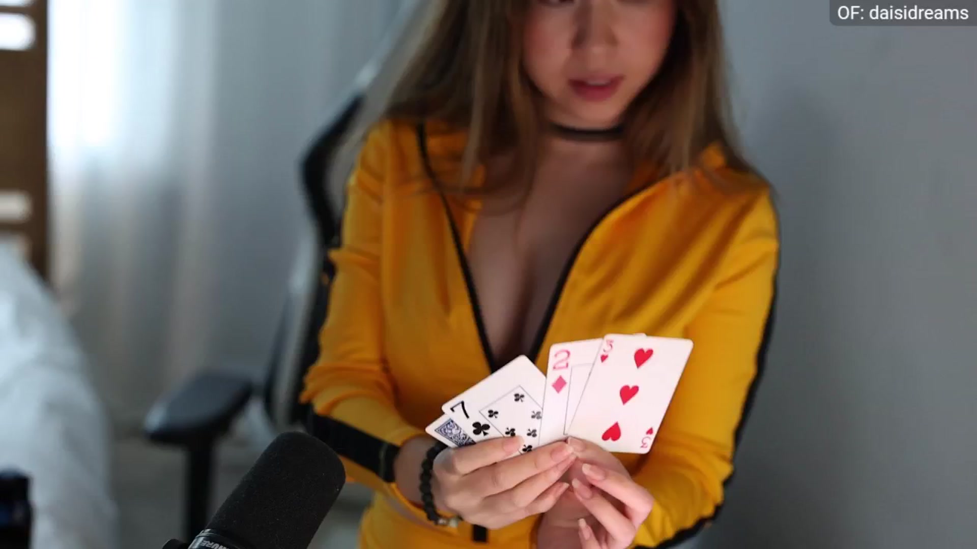 Gallery image thumbnail from fairydaisi's myfreecams stream on, 05/26/2024, 24:03 image 11 of 20