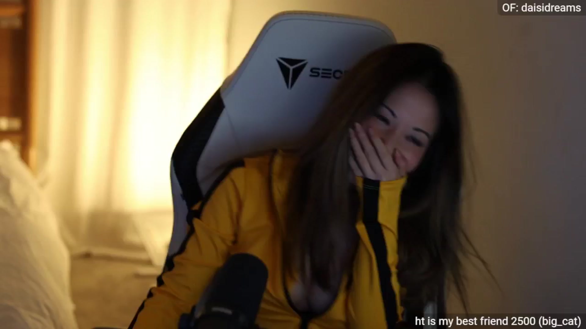 Gallery image thumbnail from fairydaisi's myfreecams stream on, 05/26/2024, 01:28 image 19 of 20