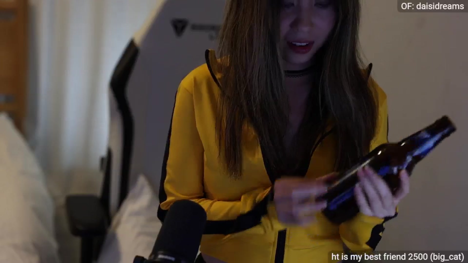 Gallery image thumbnail from fairydaisi's myfreecams stream on, 05/26/2024, 02:33 image 13 of 20