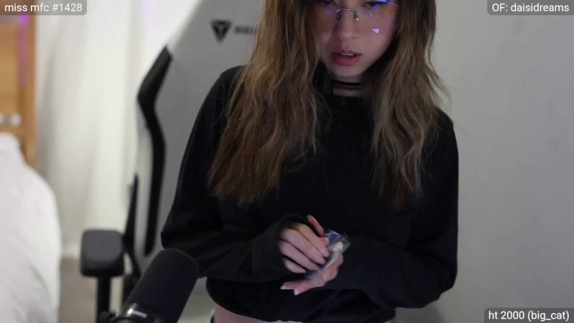 Gallery image thumbnail from fairydaisi's myfreecams stream on, 06/04/2024, 03:29 image 12 of 20