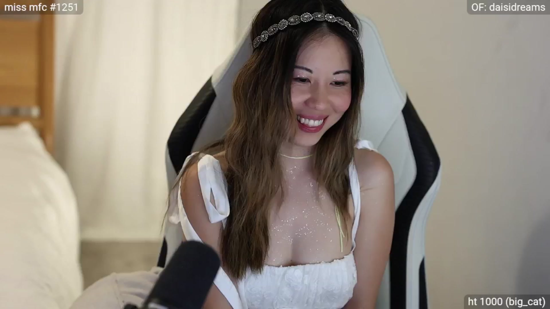 Gallery image thumbnail from fairydaisi's myfreecams stream on, 06/05/2024, 04:08 image 4 of 20