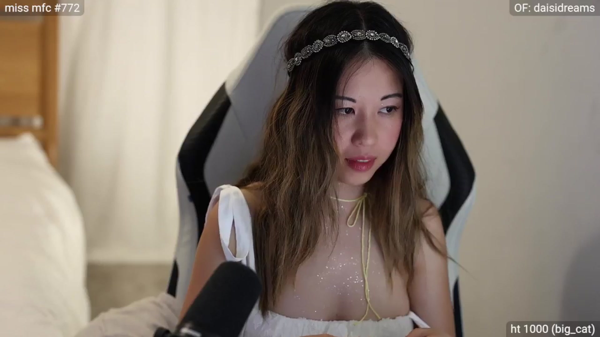 Gallery image thumbnail from fairydaisi's myfreecams stream on, 06/05/2024, 04:08 image 9 of 20