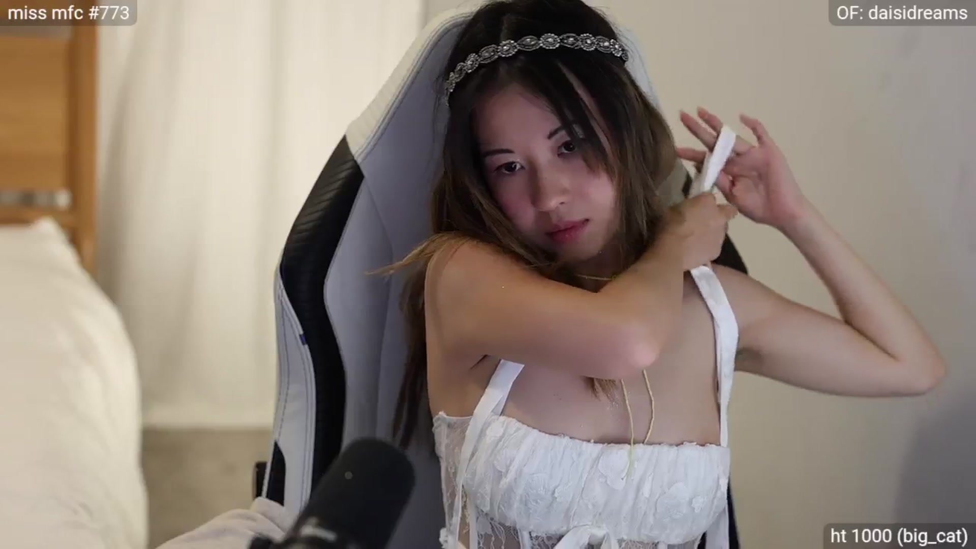 Gallery image thumbnail from fairydaisi's myfreecams stream on, 06/05/2024, 04:08 image 10 of 20