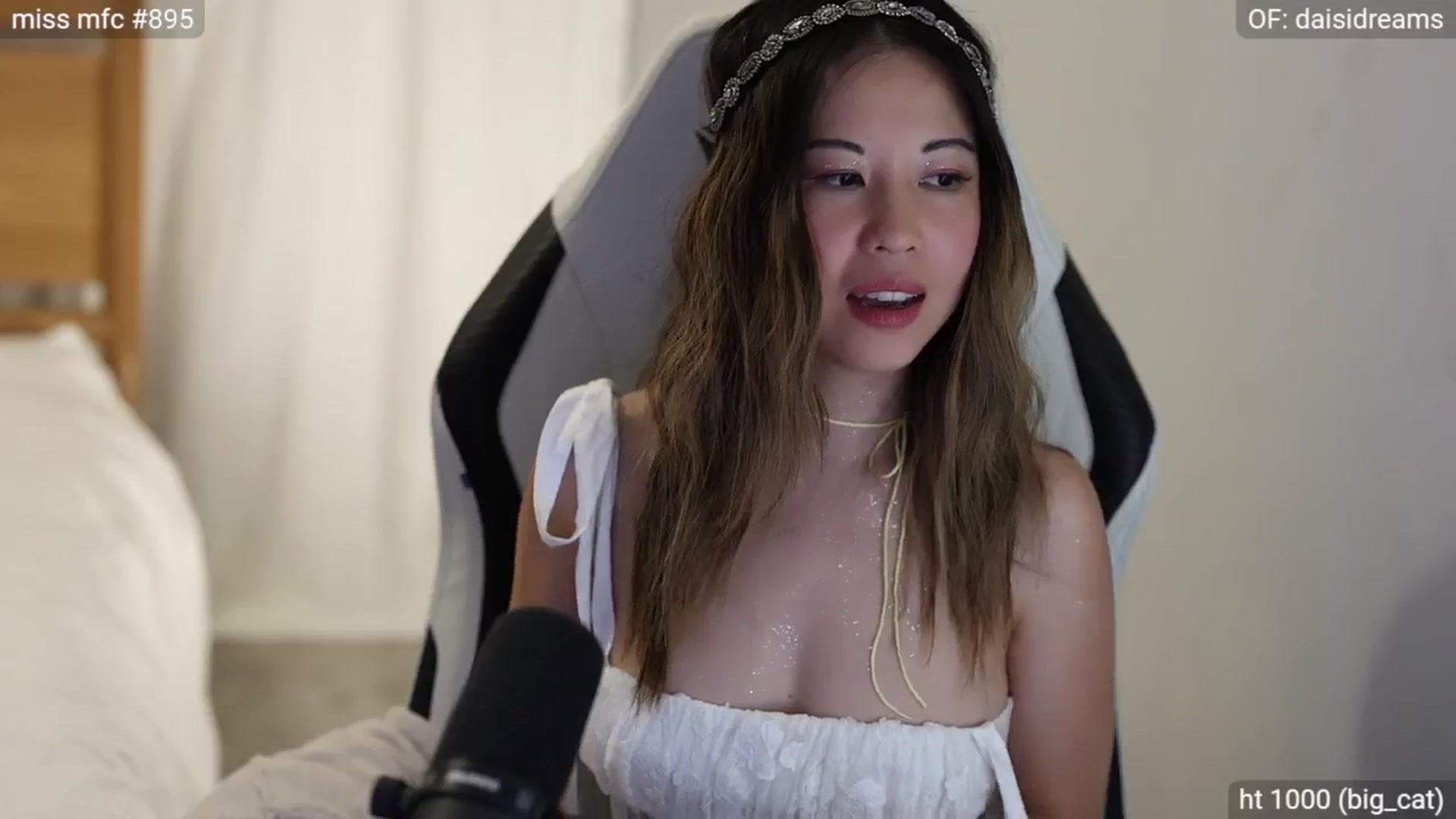 Gallery image thumbnail from fairydaisi's myfreecams stream on, 06/05/2024, 04:08 image 8 of 20