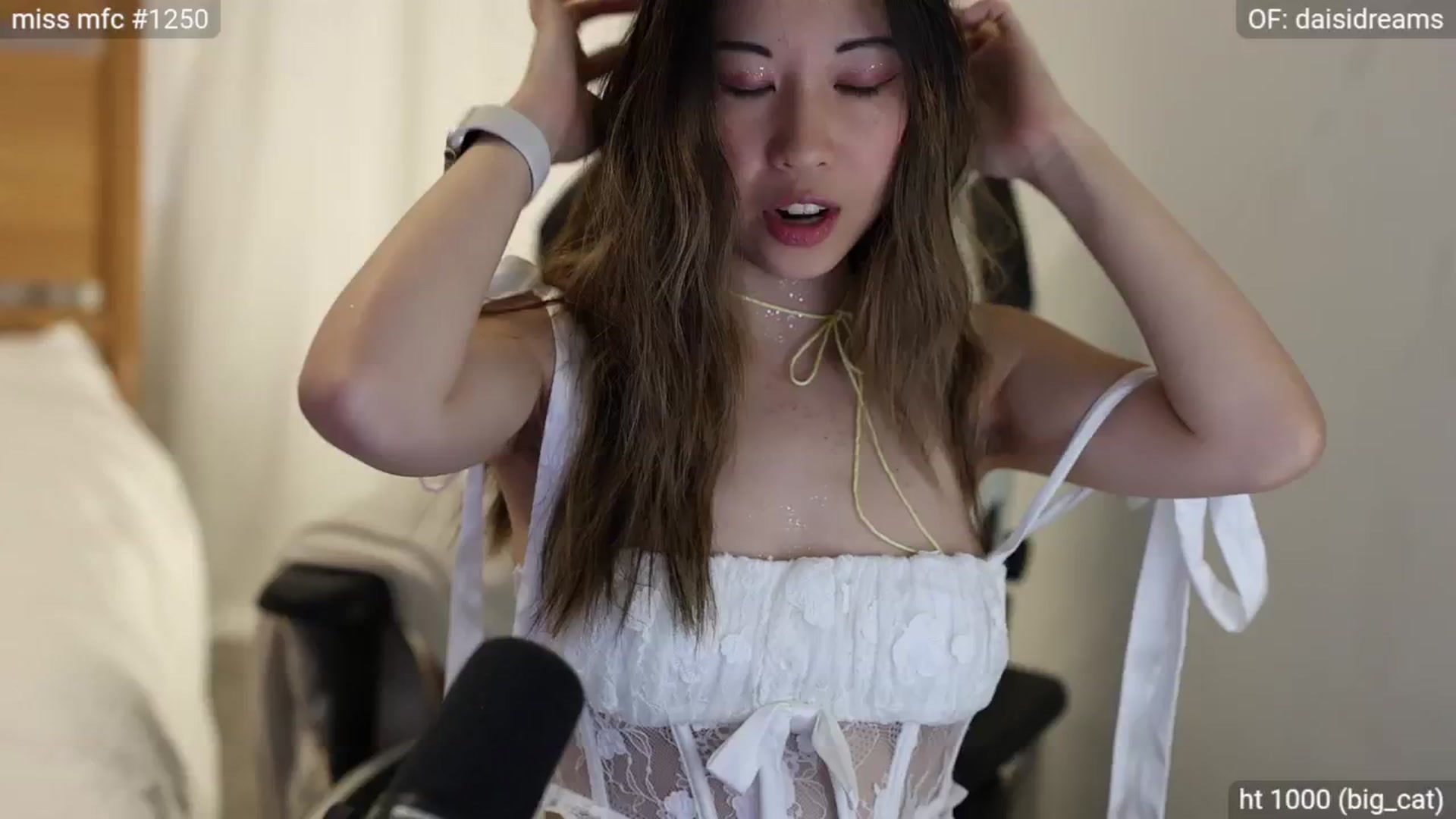 Gallery image thumbnail from fairydaisi's myfreecams stream on, 06/05/2024, 04:08 image 3 of 20