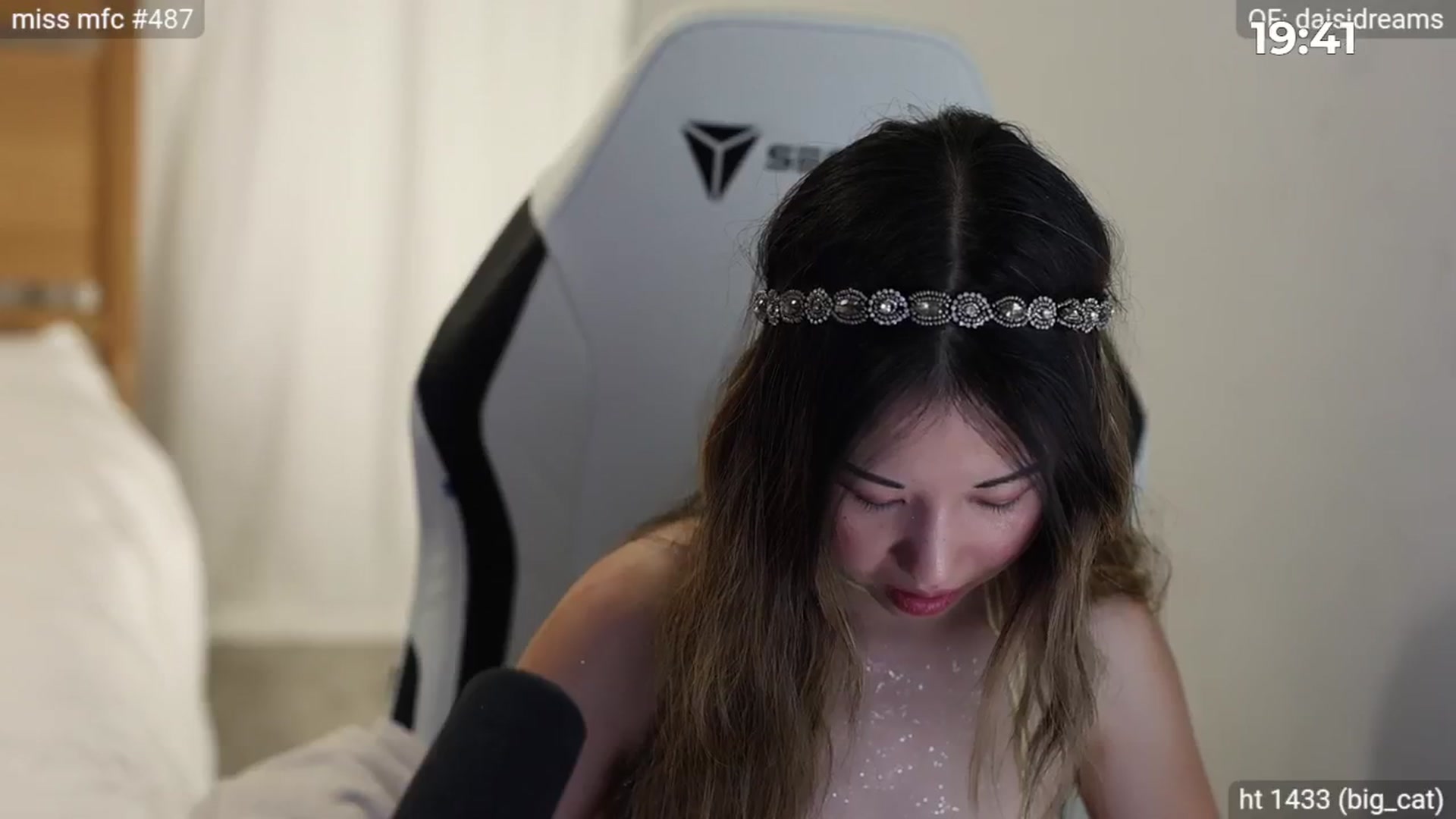 Gallery image thumbnail from fairydaisi's myfreecams stream on, 06/05/2024, 04:08 image 16 of 20
