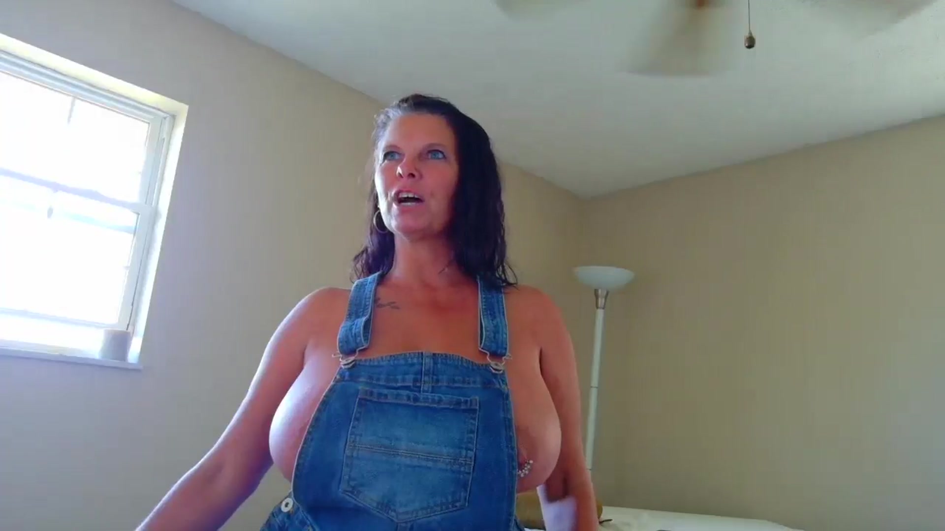 Gallery image thumbnail from farmerswife's myfreecams stream on, 09/17/2025, 16:20 image 2 of 20