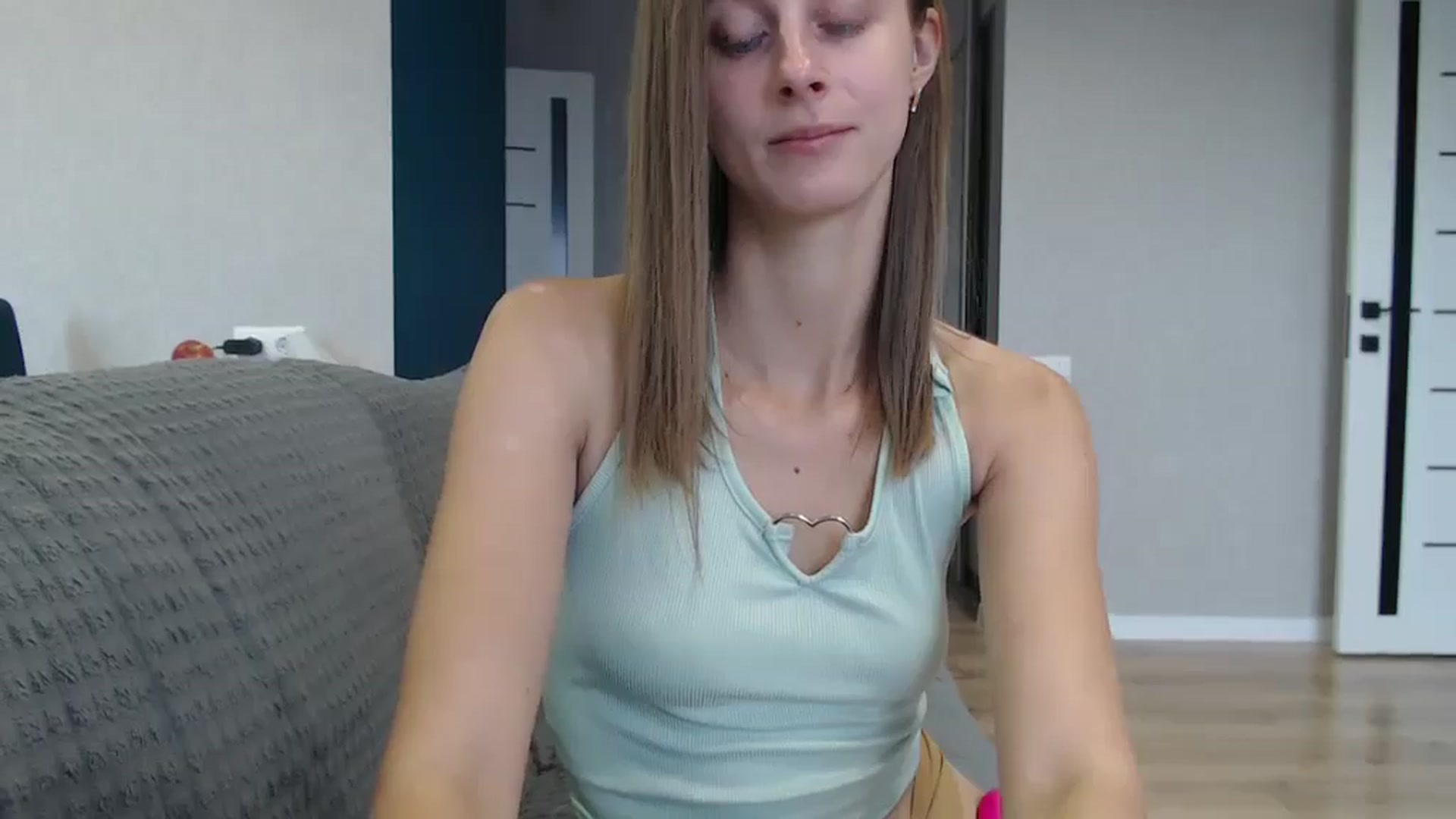Gallery image thumbnail from favoriteyour's myfreecams stream on, 09/15/2025, 09:31 image 16 of 20