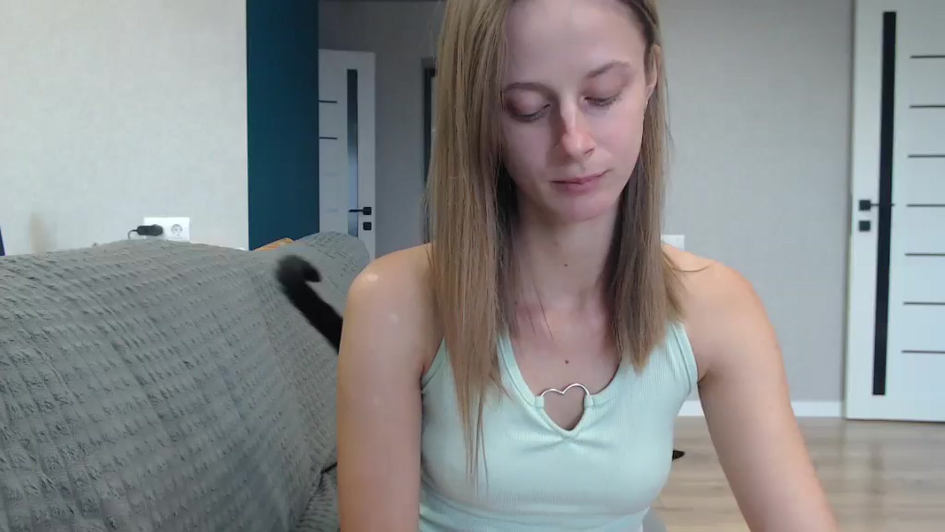 Gallery image thumbnail from favoriteyour's myfreecams stream on, 09/17/2025, 13:01 image 10 of 20