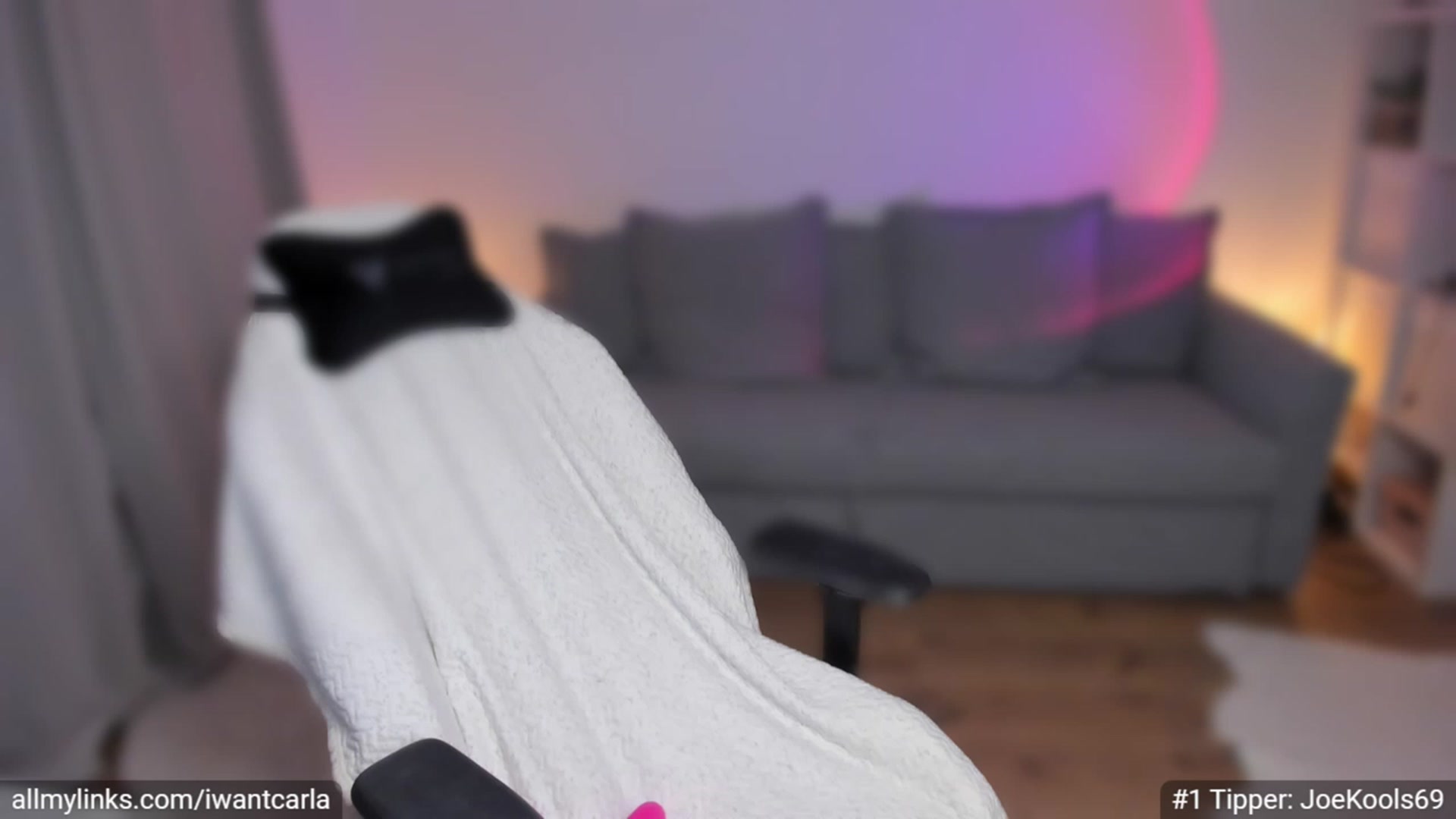 Gallery image thumbnail from fcknunicorn's myfreecams stream on, 01/07/2023, 21:00 image 16 of 20