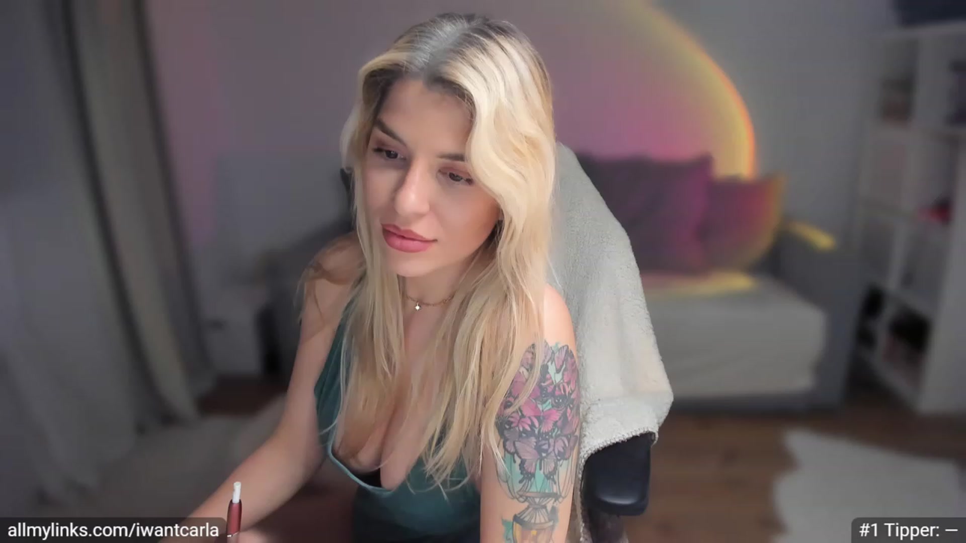 Gallery image thumbnail from fcknunicorn's myfreecams stream on, 02/18/2023, 17:06 image 13 of 20