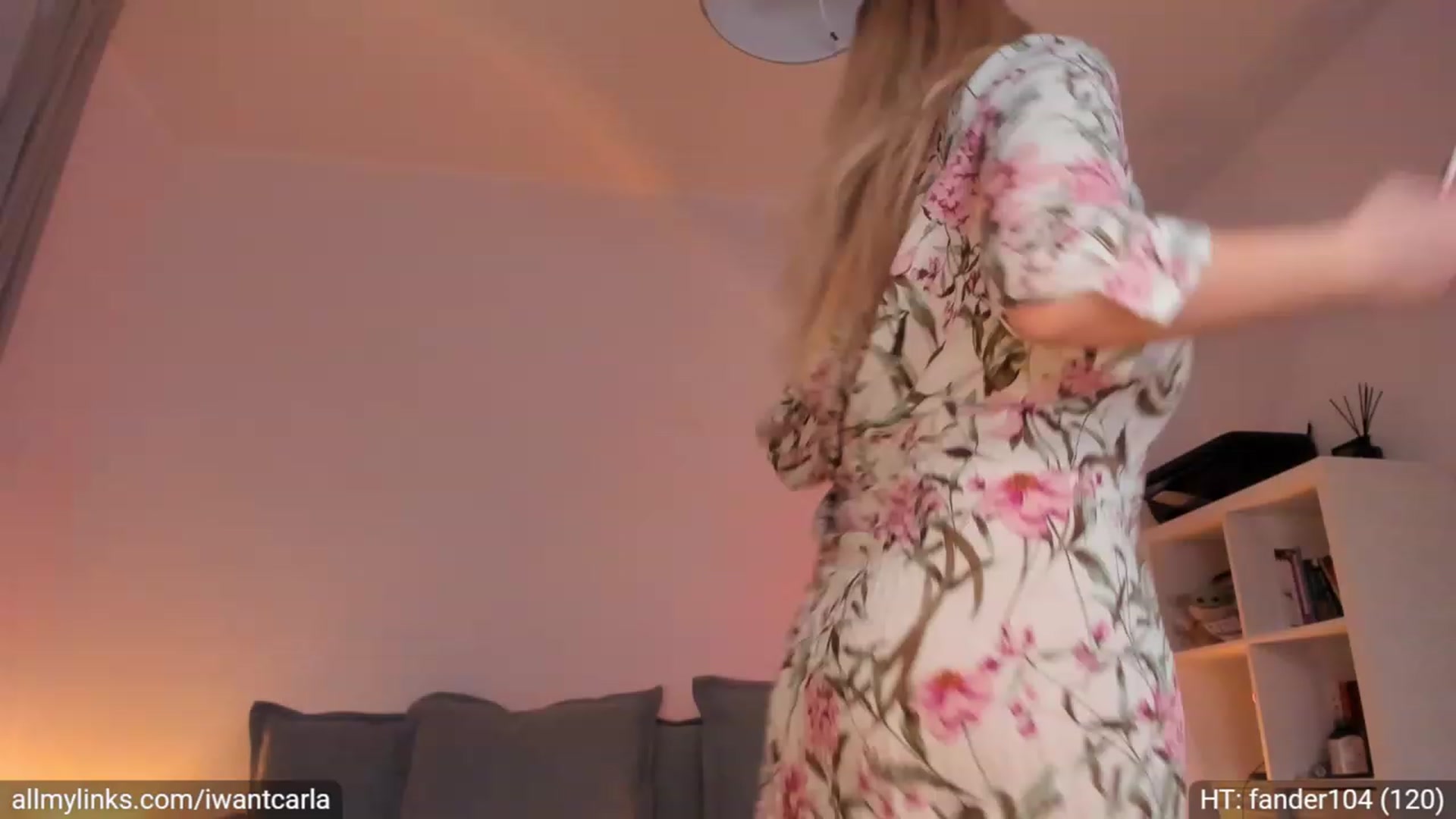 Gallery image thumbnail from fcknunicorn's myfreecams stream on, 03/20/2023, 20:12 image 17 of 20