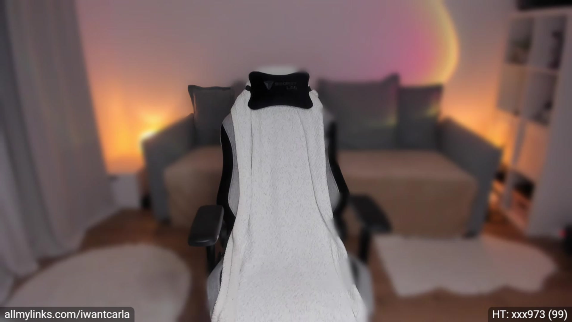 Gallery image thumbnail from fcknunicorn's myfreecams stream on, 03/25/2023, 20:37 image 2 of 20