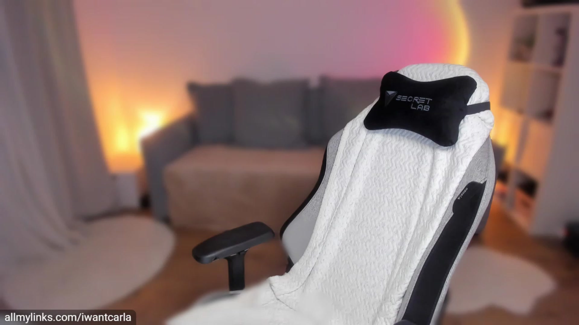 Gallery image thumbnail from fcknunicorn's myfreecams stream on, 03/28/2023, 17:49 image 1 of 20