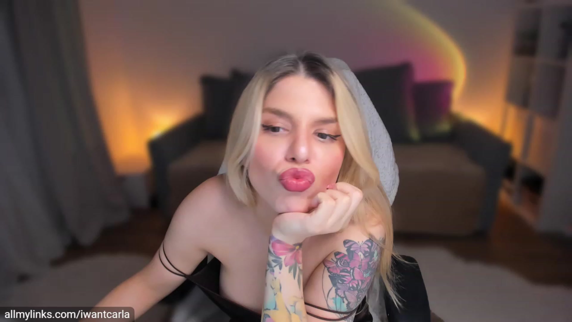 Gallery image thumbnail from fcknunicorn's myfreecams stream on, 04/12/2023, 20:55 image 1 of 20