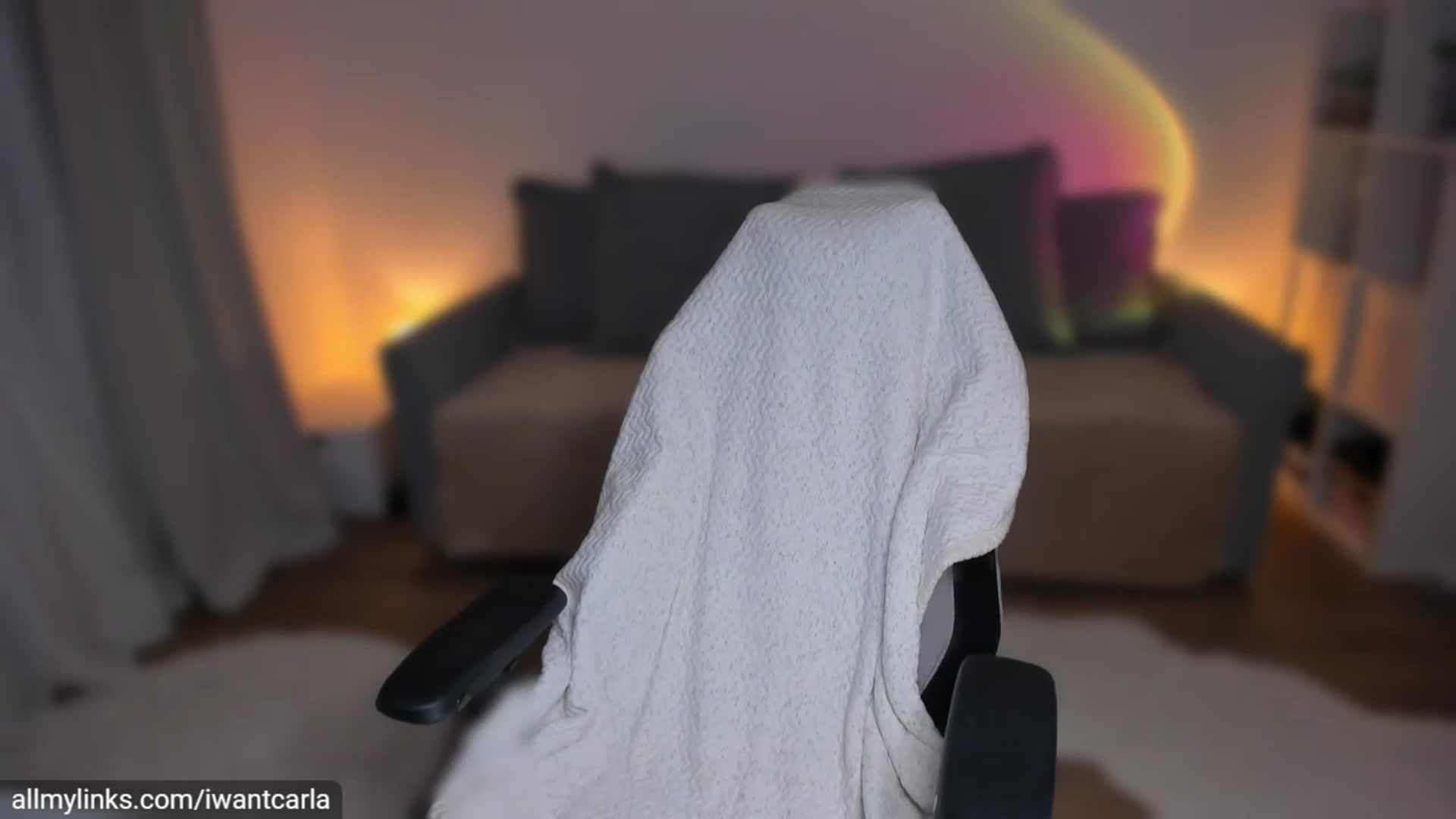 Gallery image thumbnail from fcknunicorn's myfreecams stream on, 04/12/2023, 21:59 image 12 of 20