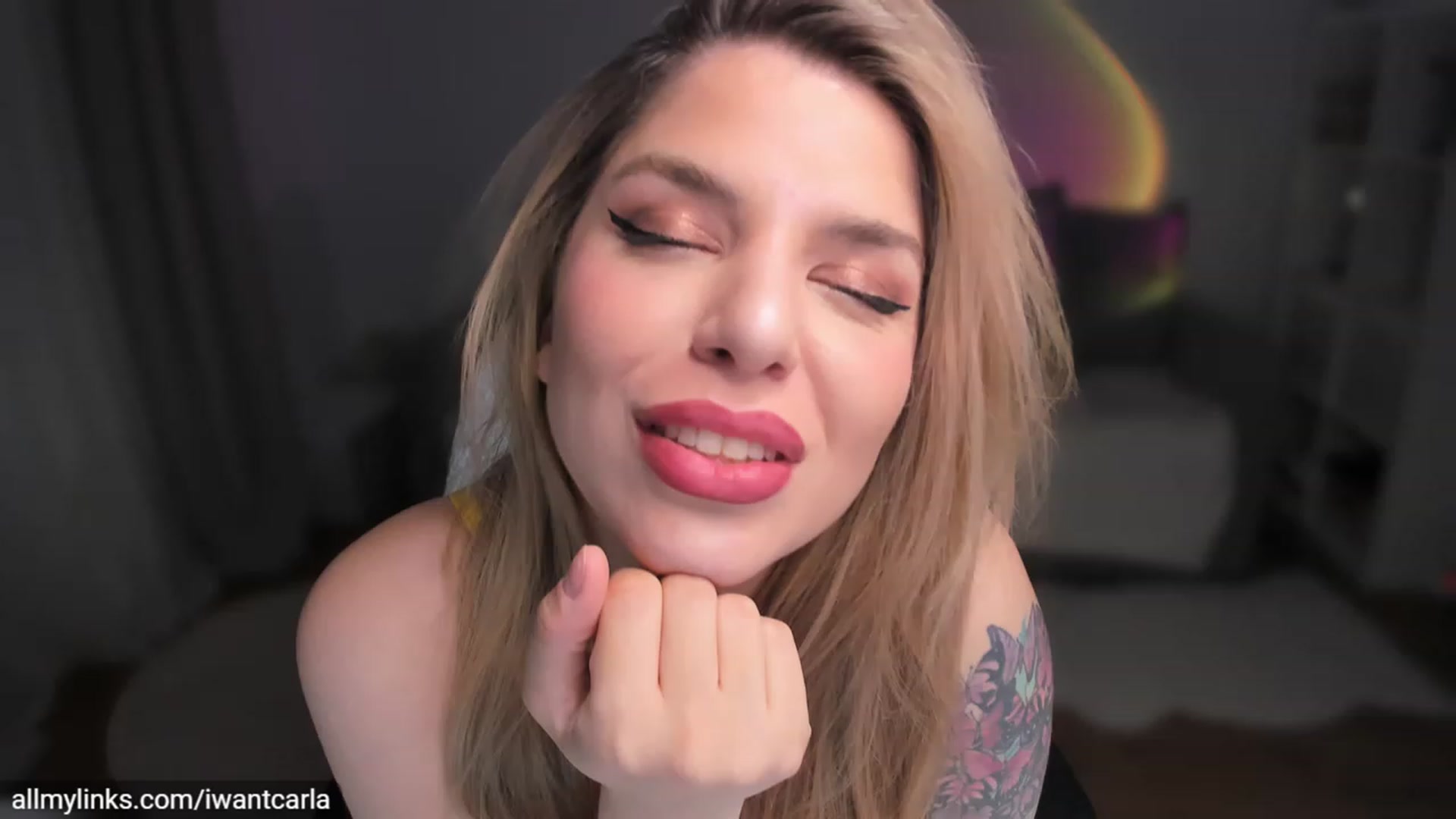 Gallery image thumbnail from fcknunicorn's myfreecams stream on, 04/28/2023, 19:49 image 2 of 20
