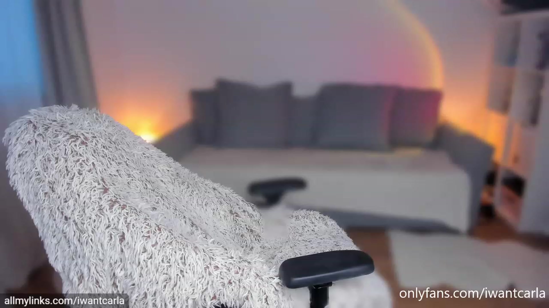 Gallery image thumbnail from fcknunicorn's myfreecams stream on, 06/06/2023, 18:19 image 14 of 20