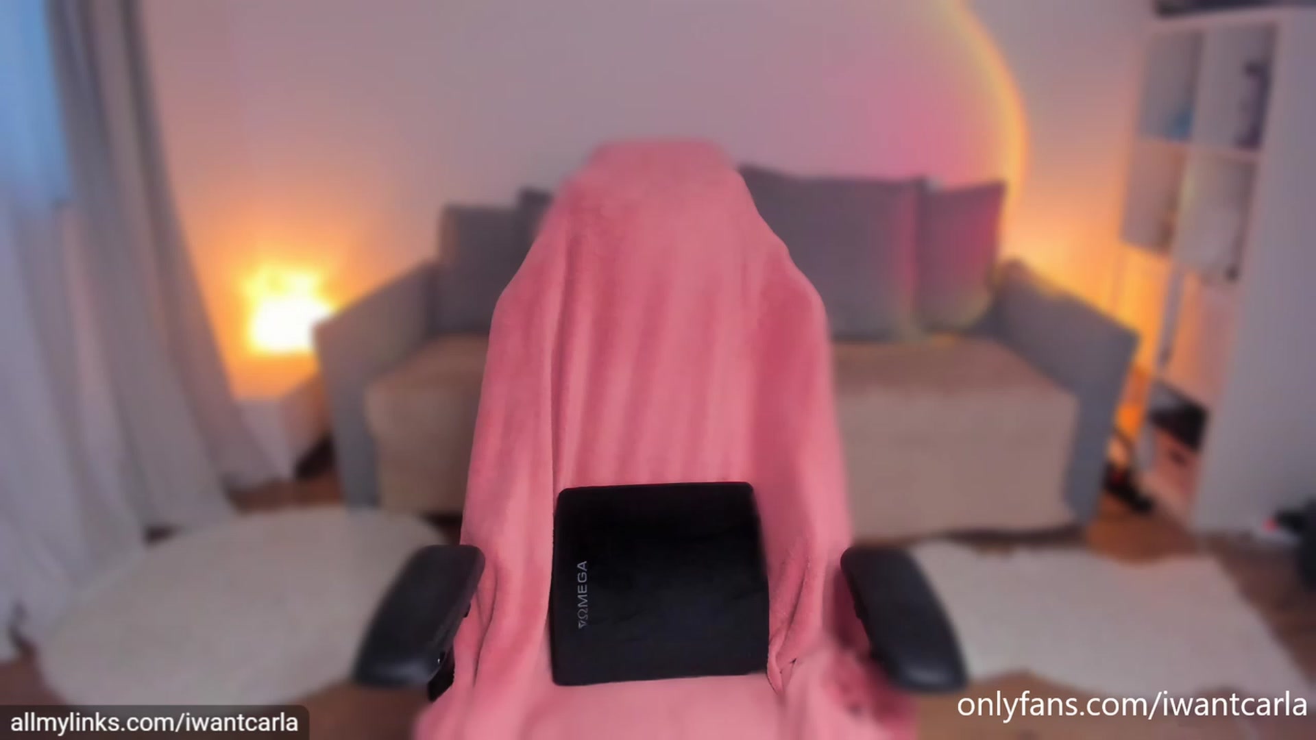 Gallery image thumbnail from fcknunicorn's myfreecams stream on, 06/20/2023, 18:10 image 19 of 20