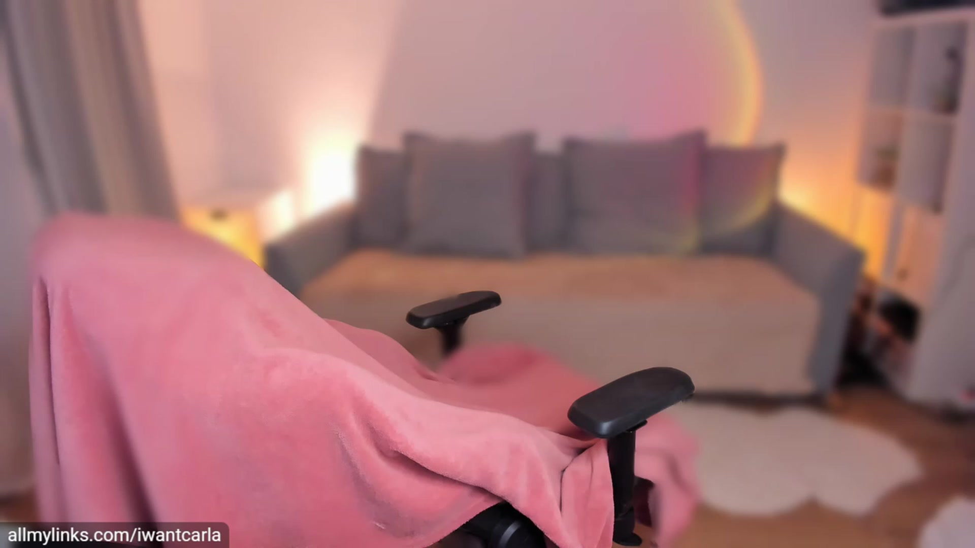 Gallery image thumbnail from fcknunicorn's myfreecams stream on, 07/30/2023, 19:46 image 20 of 20