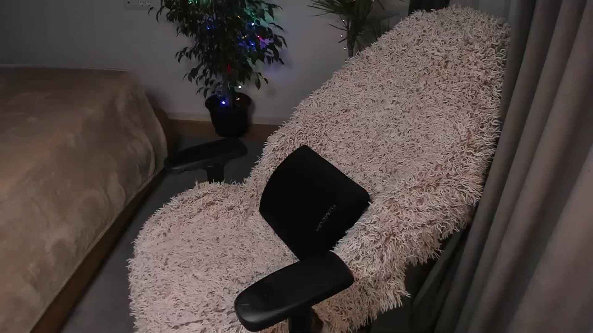 Gallery image thumbnail from fcknunicorn's myfreecams stream on, 11/16/2024, 19:42 image 20 of 20