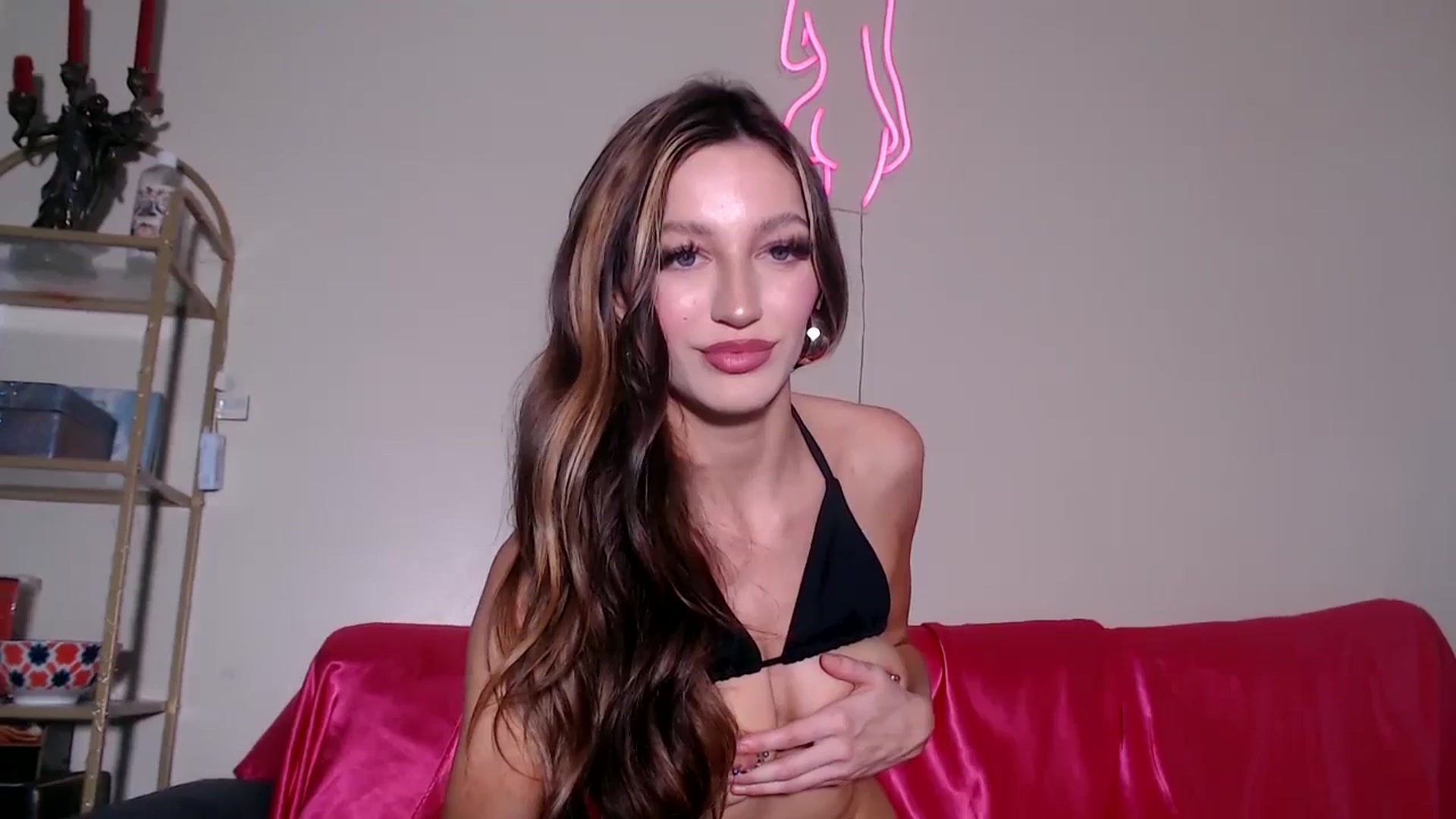 Gallery image thumbnail from feralkittenn's myfreecams stream on, 03/25/2024, 03:54 image 15 of 20