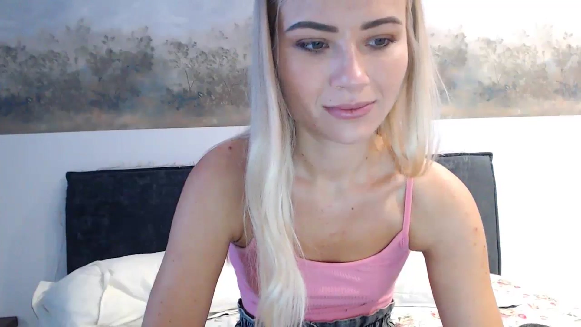 Gallery image thumbnail from fiancee's myfreecams stream on, 03/18/2024, 04:20 image 16 of 20