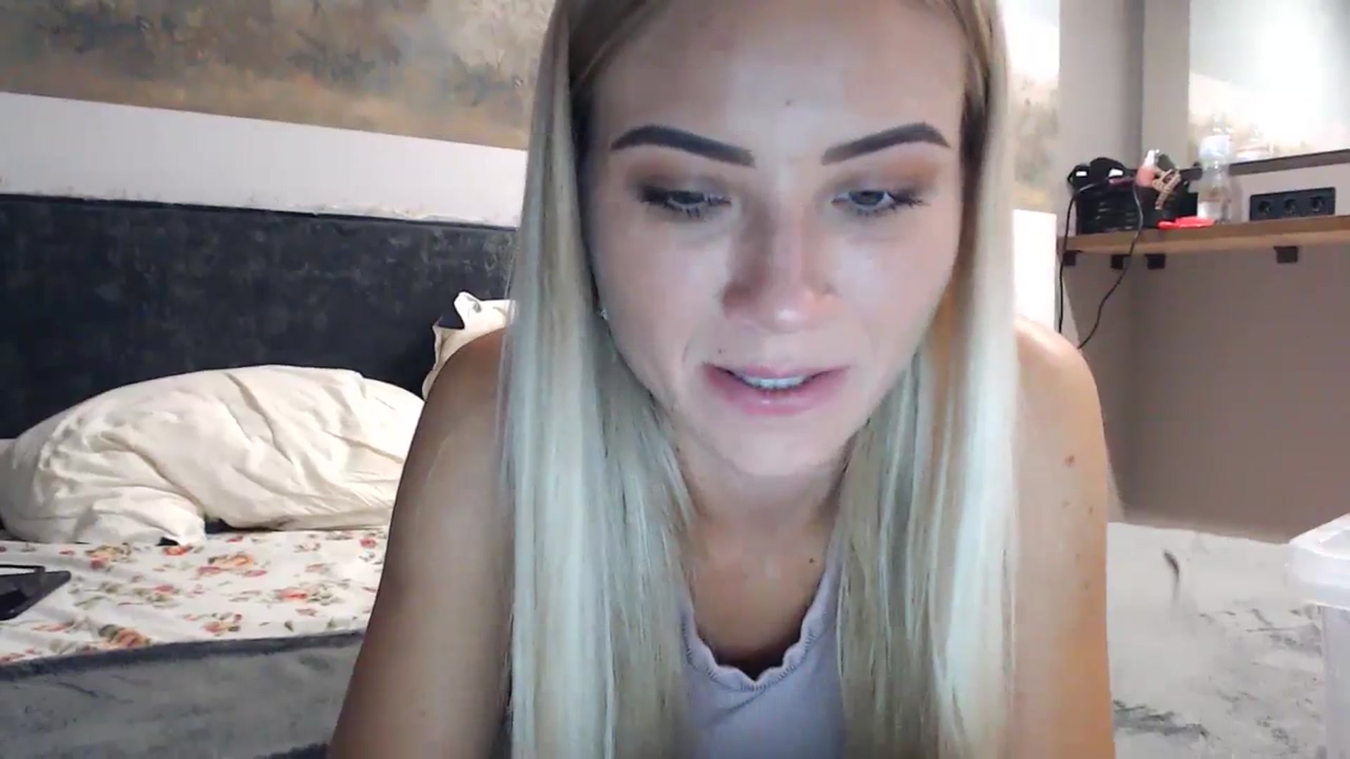 Gallery image thumbnail from fiancee's myfreecams stream on, 03/19/2024, 24:39 image 15 of 20