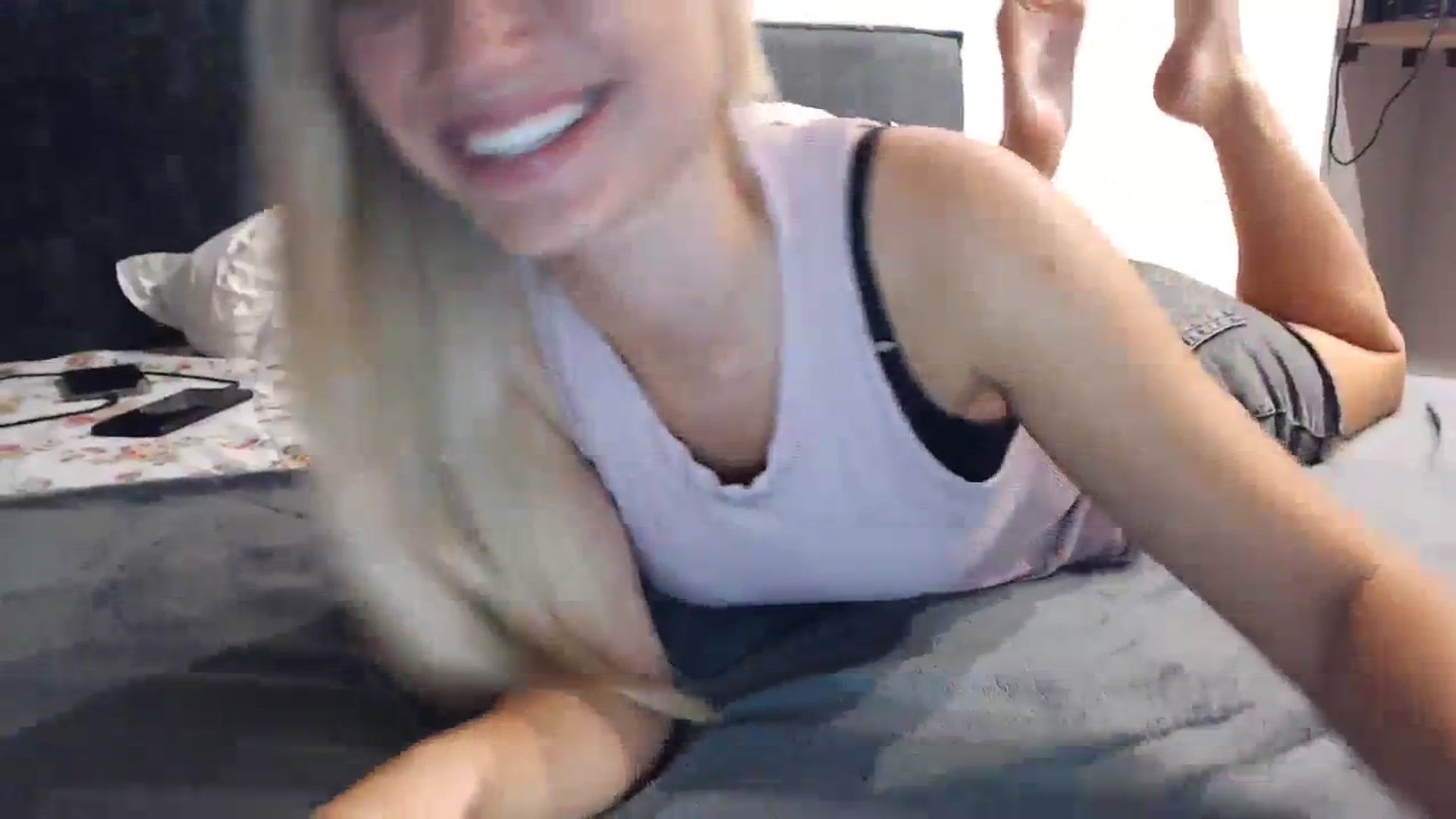 Gallery image thumbnail from fiancee's myfreecams stream on, 03/19/2024, 24:39 image 7 of 20