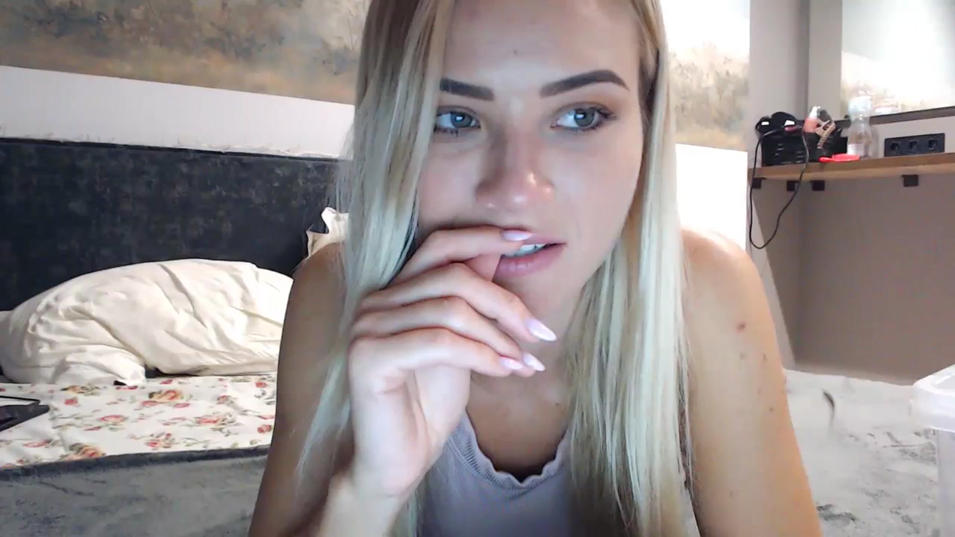 Gallery image thumbnail from fiancee's myfreecams stream on, 03/19/2024, 24:39 image 12 of 20