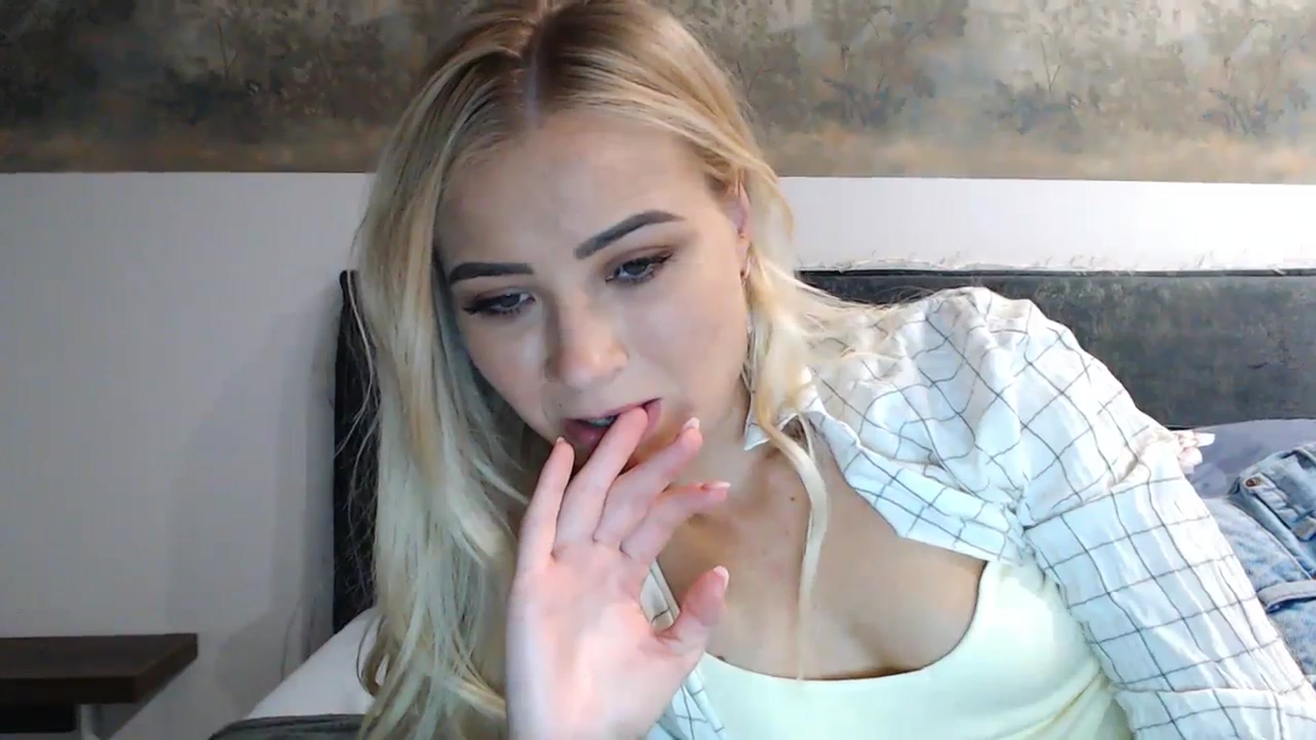 Gallery image thumbnail from fiancee's myfreecams stream on, 04/07/2024, 02:34 image 8 of 20