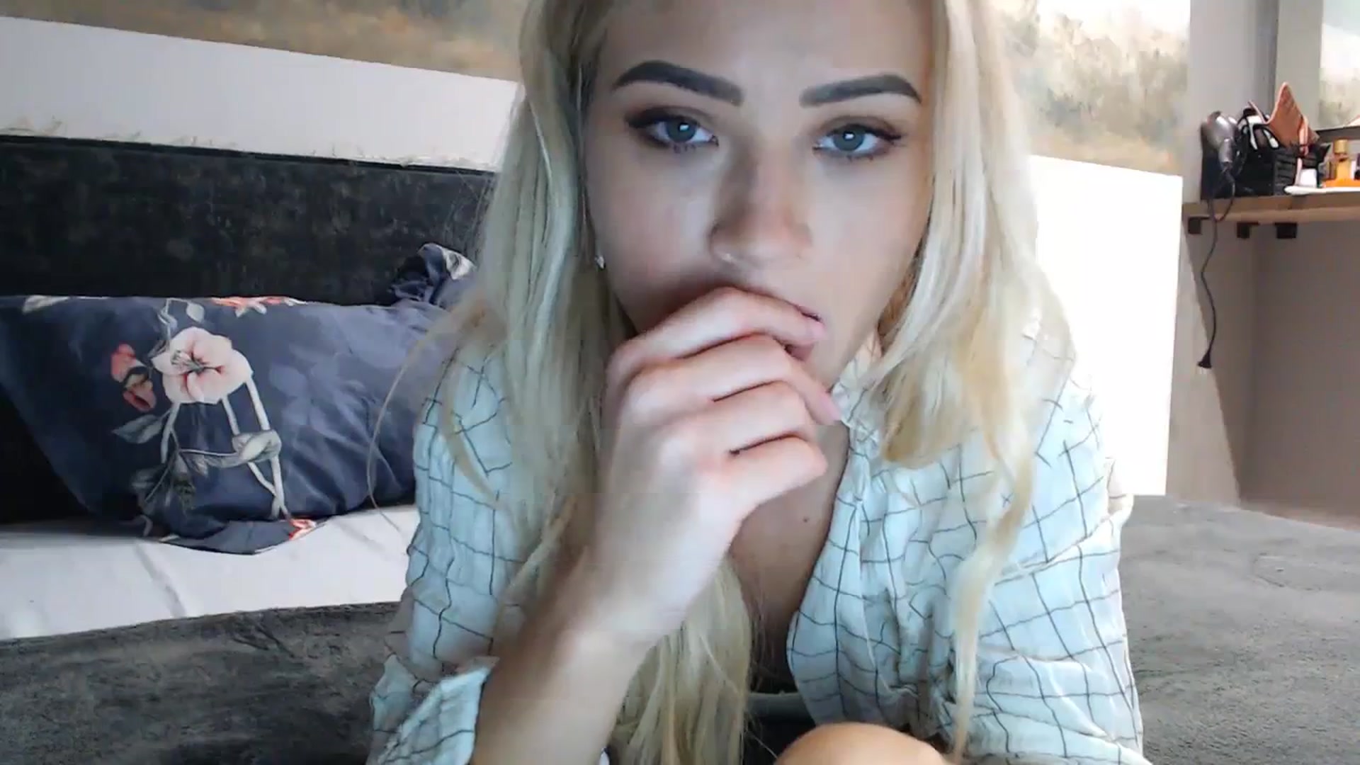 Gallery image thumbnail from fiancee's myfreecams stream on, 04/07/2024, 02:34 image 12 of 20